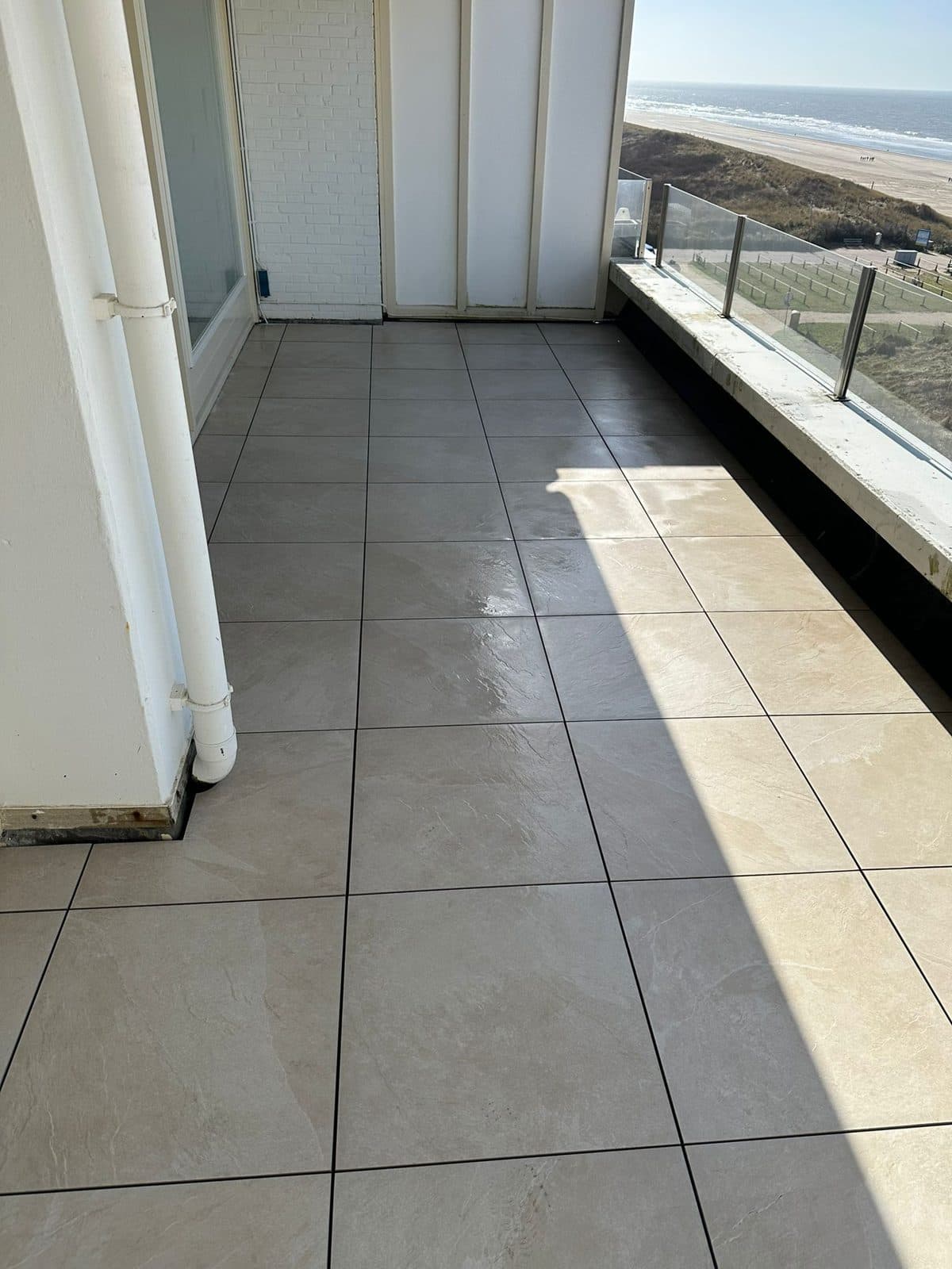Balkon met zeezicht Egmond aan Zee, projectfoto