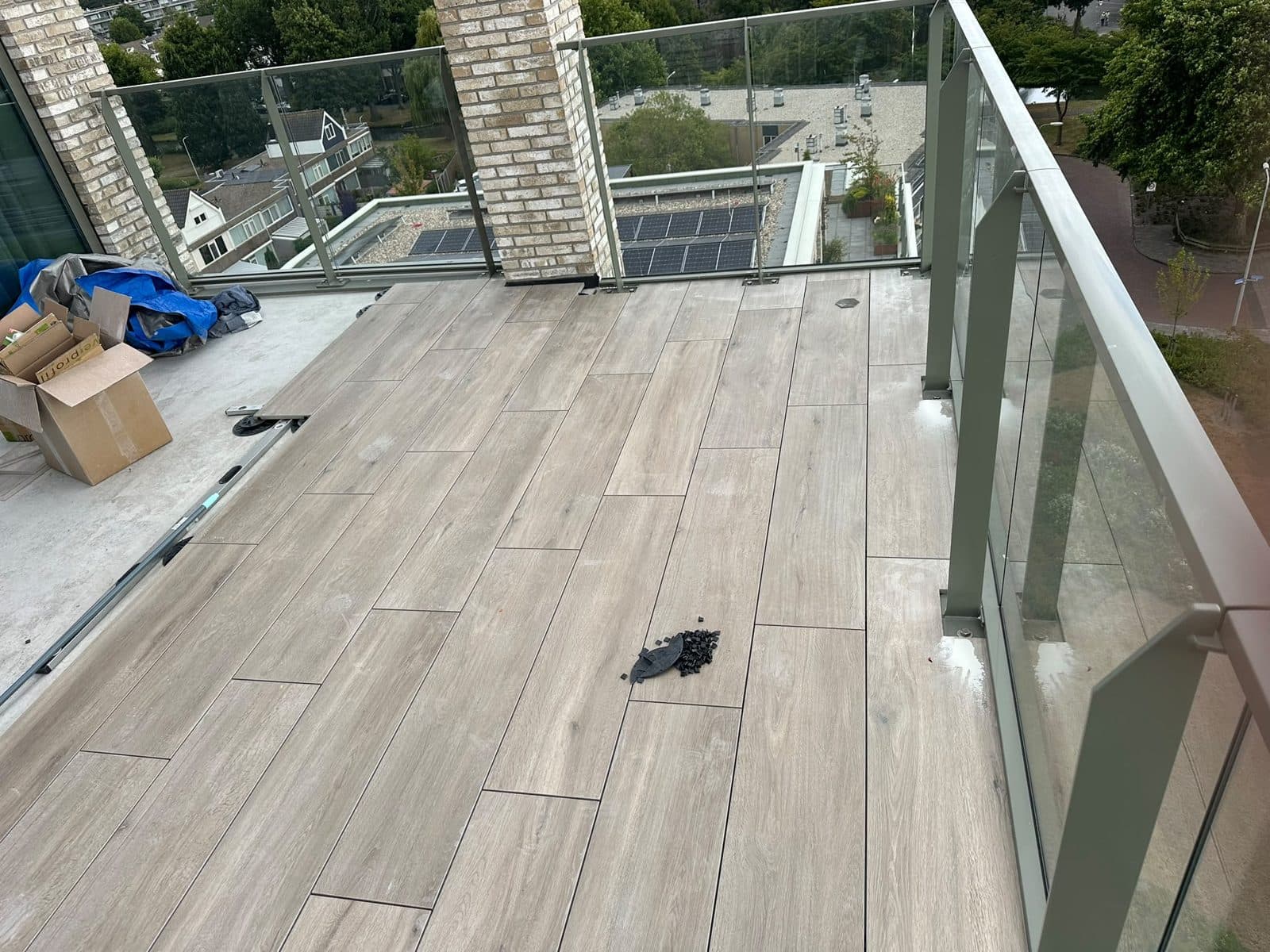 Houtlook balkons Naaldwijk, projectfoto