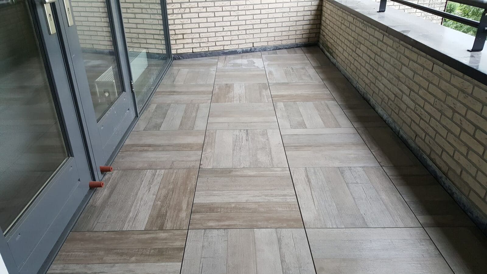 2 cm tegels balkon Nieuwekerk, projectfoto