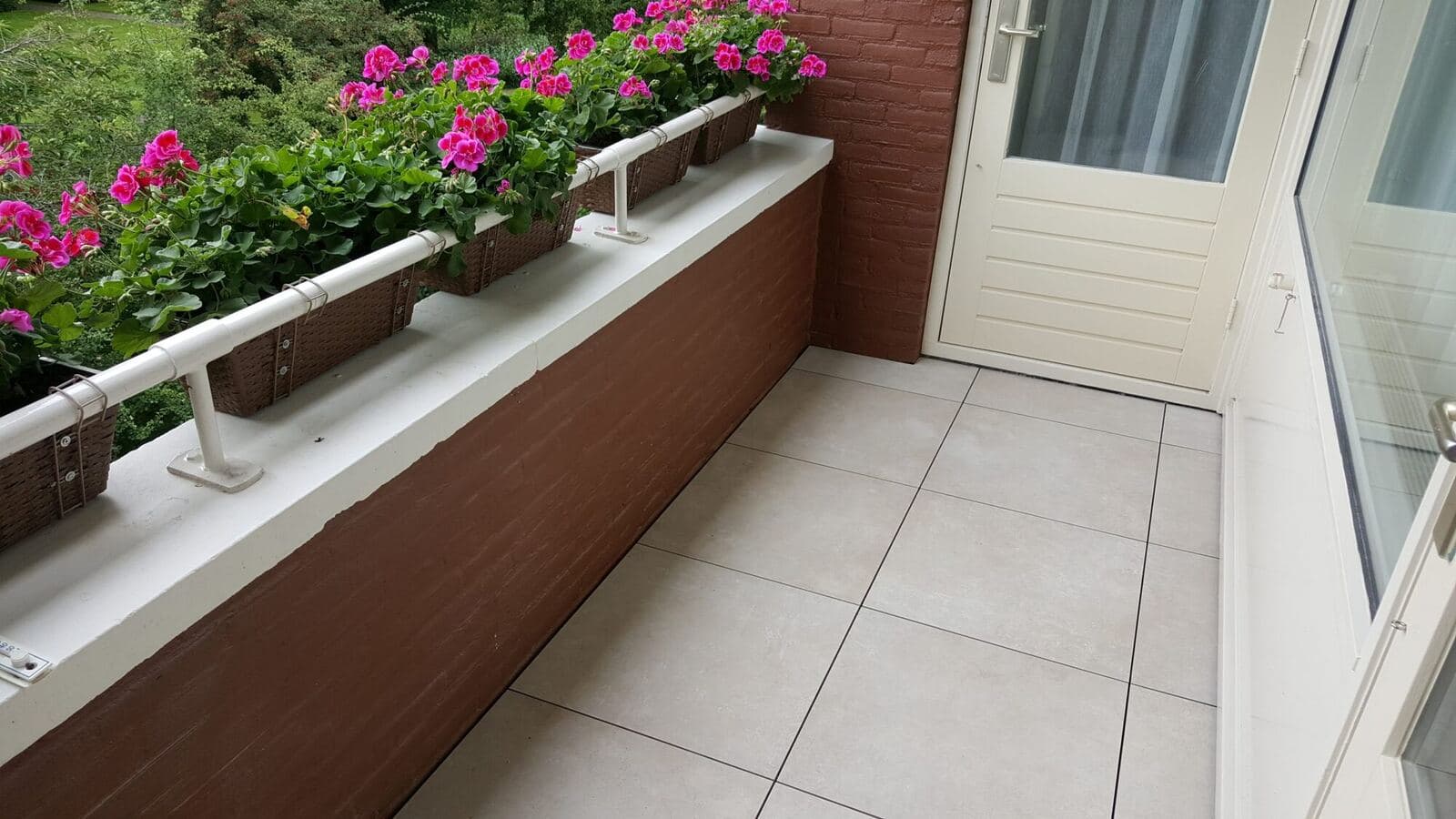 2 cm tegels balkon Amsterdam, projectfoto