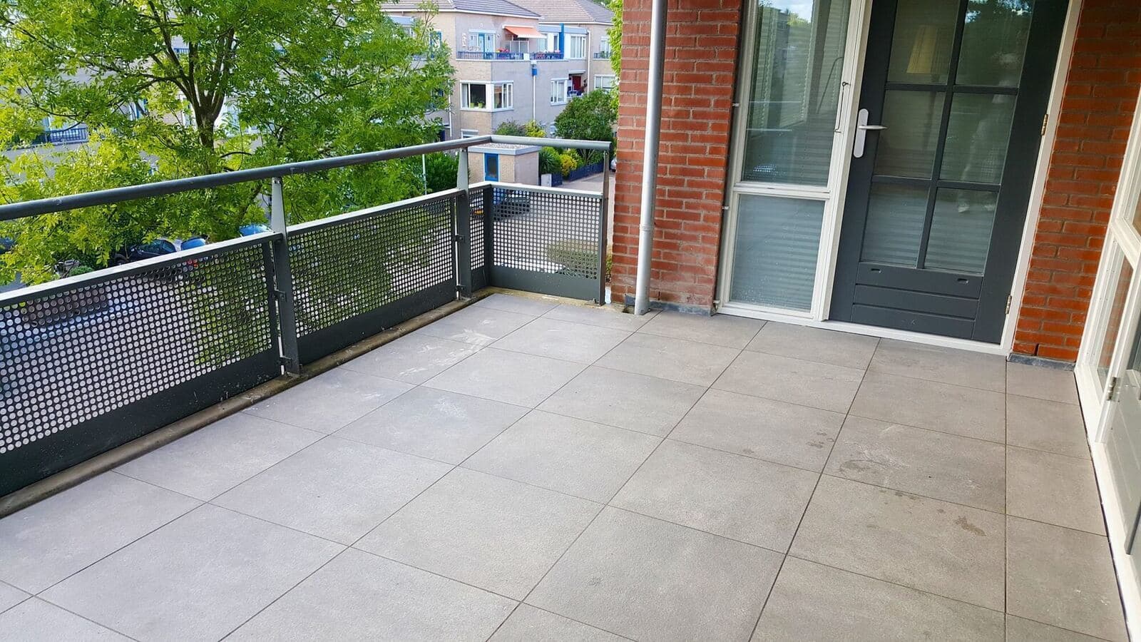 2 cm tegels balkon Heemstede, projectfoto